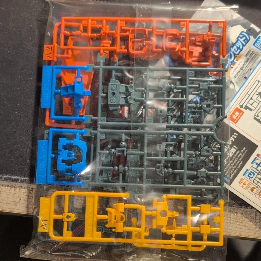 Gundam RX-78-2 Model Kit - Picture 4 of 5